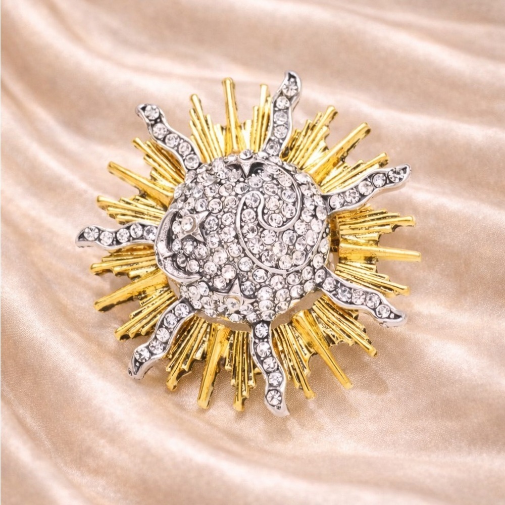 Vintage Gold Sunburst Crystal Brooch – Radiant Statement Pin - Picture 2 of 9